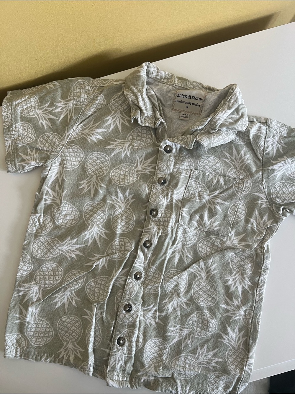 Pineapple linen shirt boys size 8. Pre-owned and almost new.
